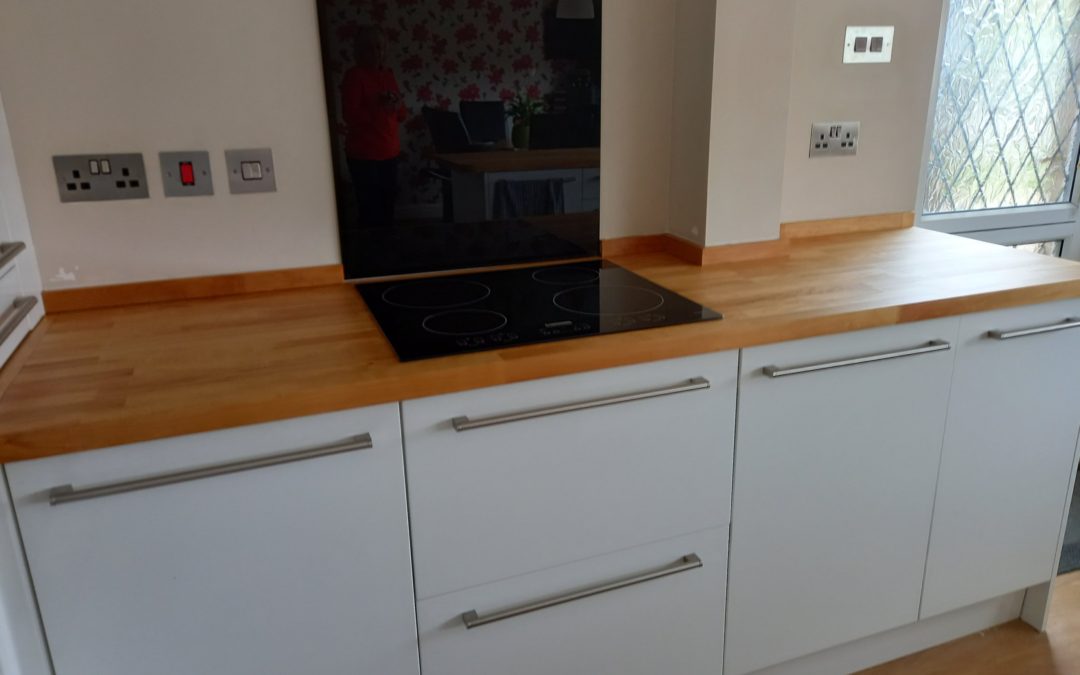 Stripping and oiling worktops