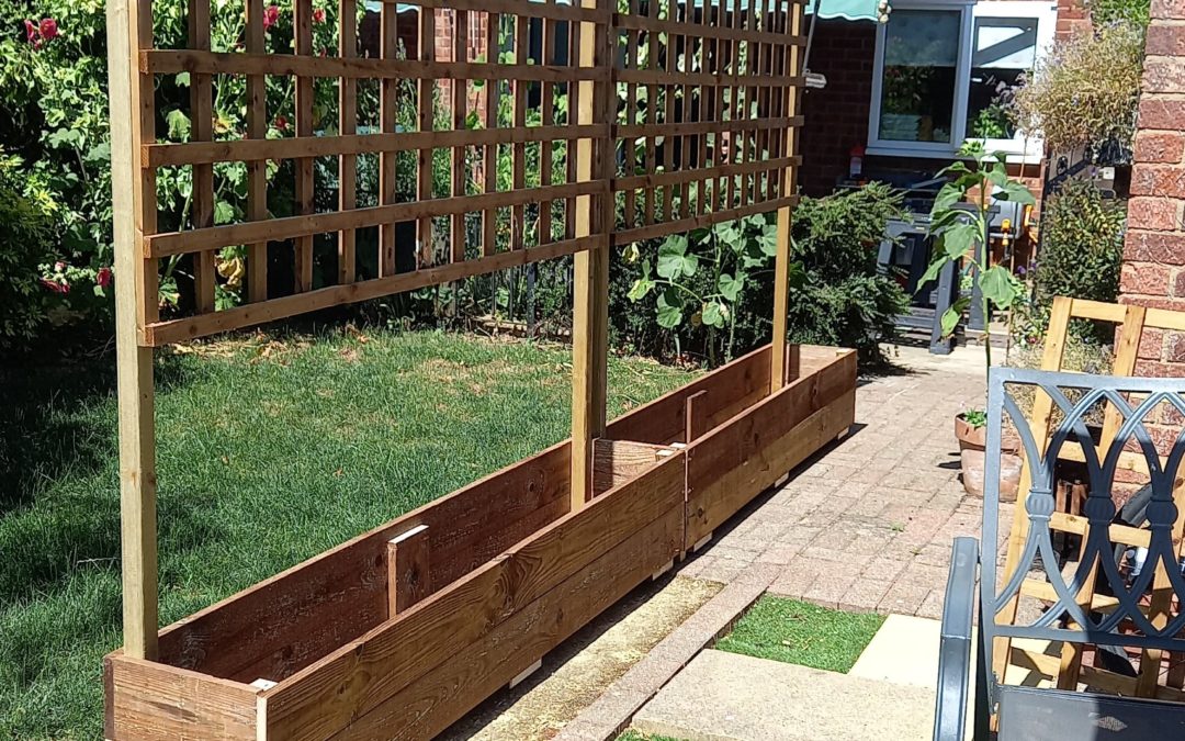 Planters with trellis