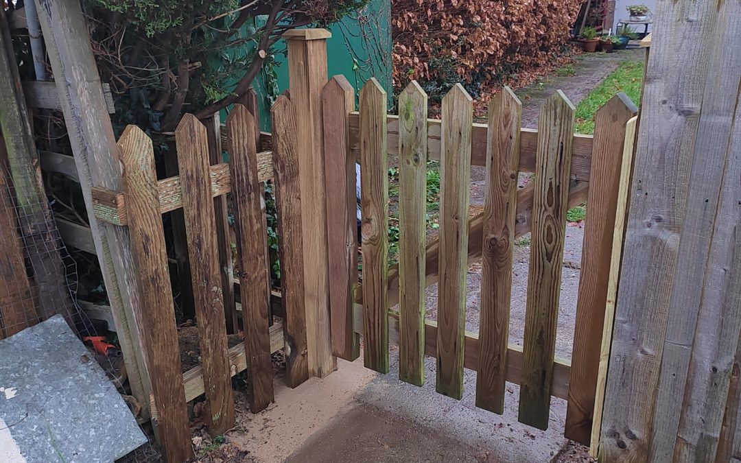 Small gate and picket fence side panel